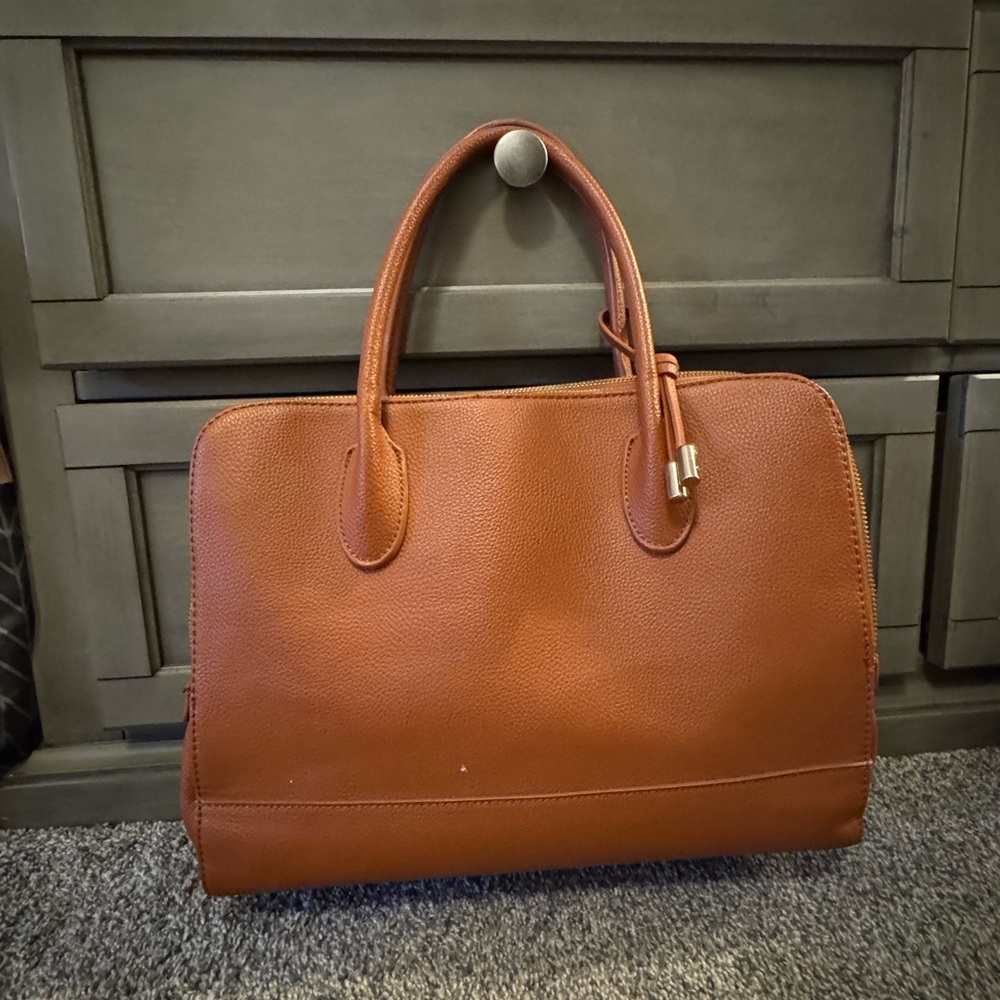 Elegant Brown Leather Handbag
